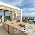 Higueronrentals Sky דירה